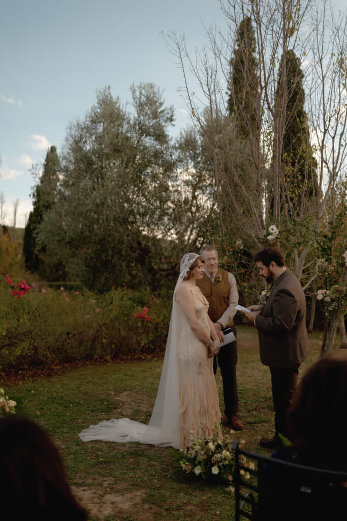 28.intimate chic wedding tuscany warm tones Federica Cavicchi