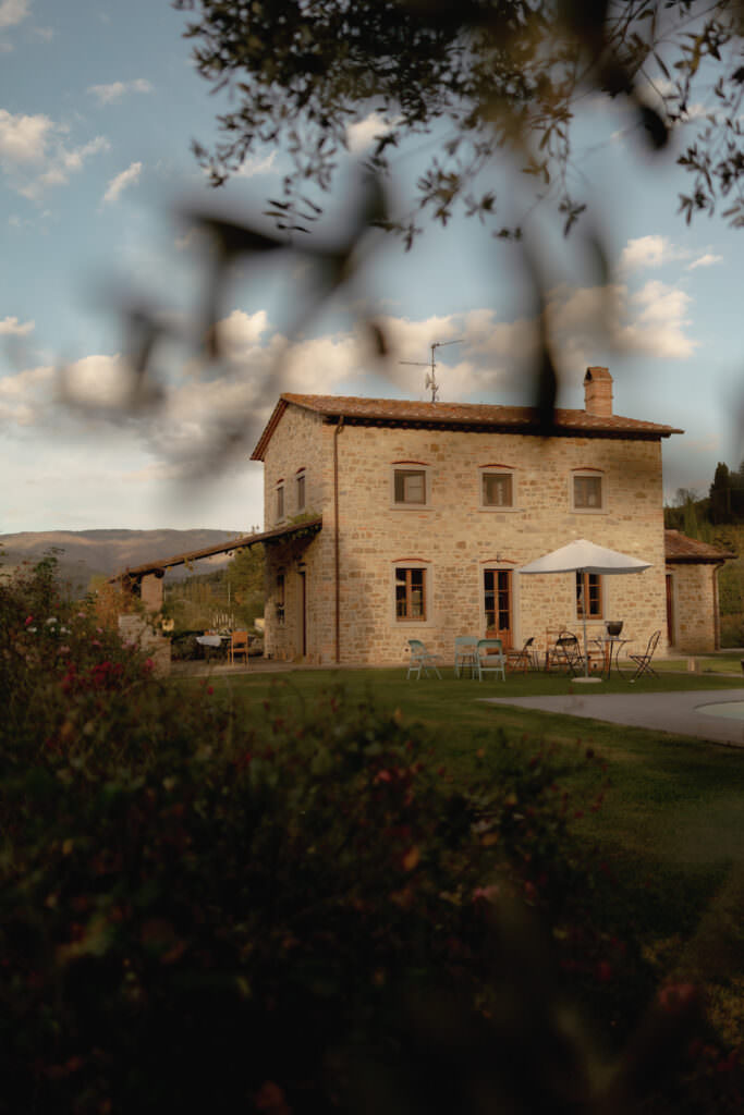 29.intimate chic wedding tuscany warm tones Federica Cavicchi