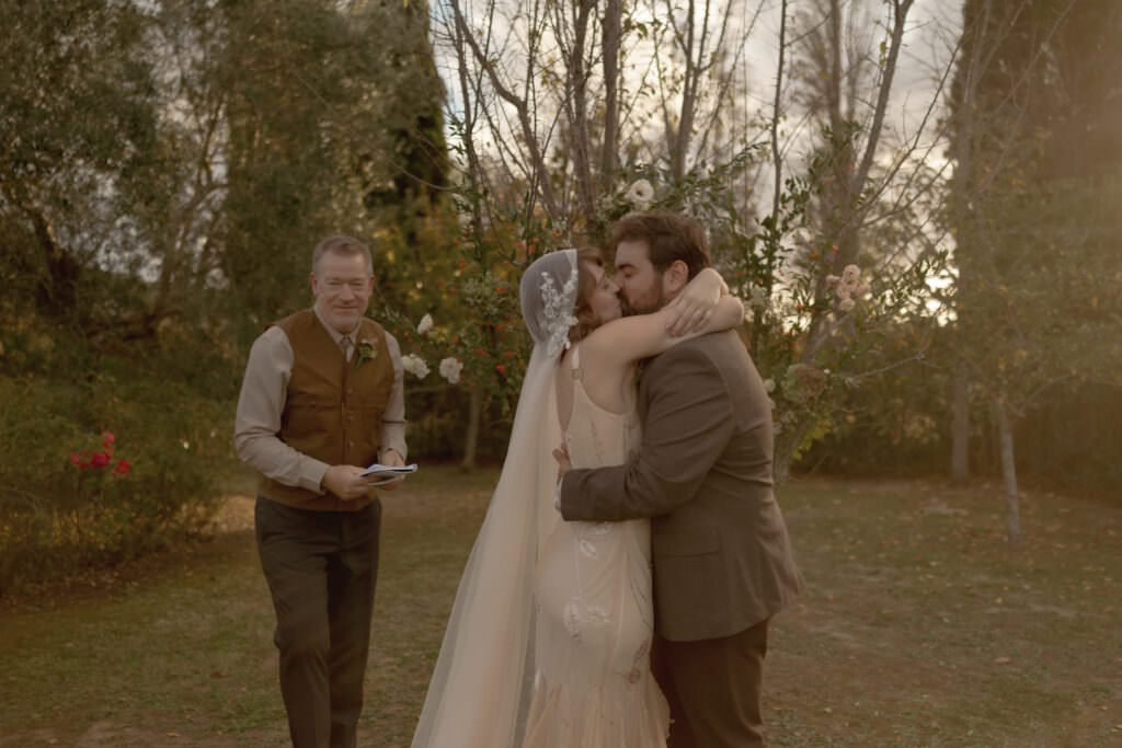 32.intimate chic wedding tuscany warm tones Federica Cavicchi