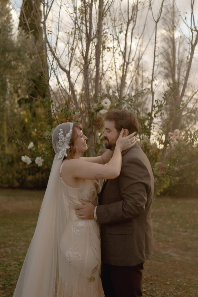 33.intimate chic wedding tuscany warm tones Federica Cavicchi