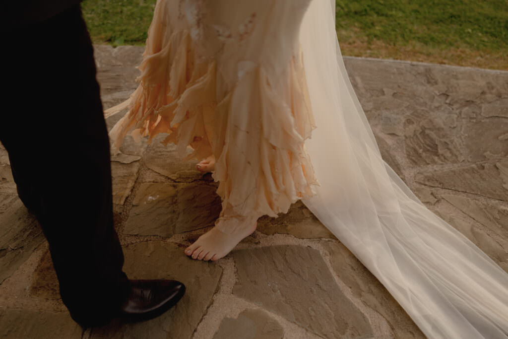 40.intimate chic wedding tuscany warm tones Federica Cavicchi