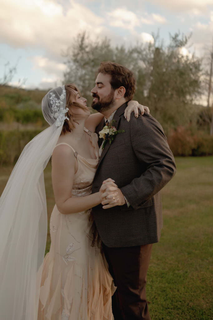 42.intimate chic wedding tuscany warm tones Federica Cavicchi