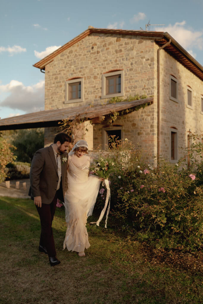 52.intimate chic wedding tuscany warm tones Federica Cavicchi
