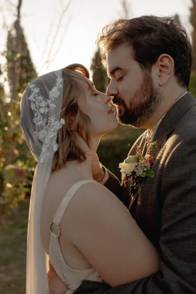 60.intimate chic wedding tuscany warm tones Federica Cavicchi