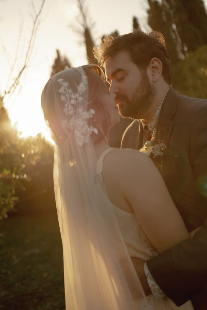 65.intimate chic wedding tuscany warm tones Federica Cavicchi