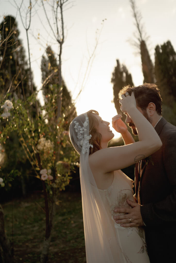 70.intimate chic wedding tuscany warm tones Federica Cavicchi