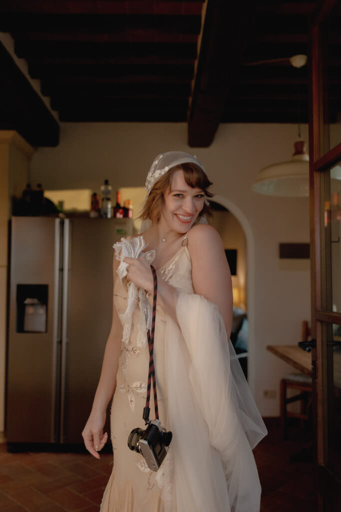 74.intimate chic wedding tuscany warm tones Federica Cavicchi