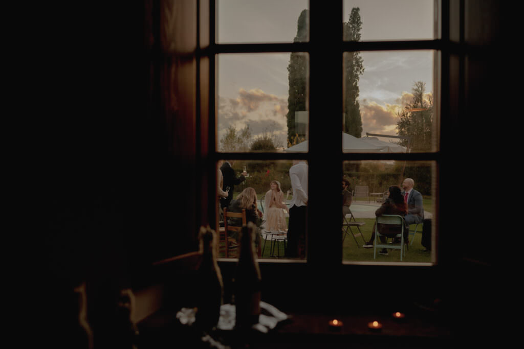 76.intimate chic wedding tuscany warm tones Federica Cavicchi